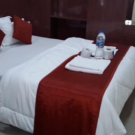 Oyo 66643 Khan Guest House Колката Екстериор снимка