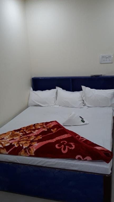 Oyo 66643 Khan Guest House Колката Екстериор снимка