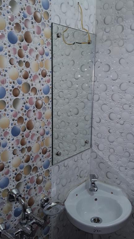 Oyo 66643 Khan Guest House Колката Екстериор снимка