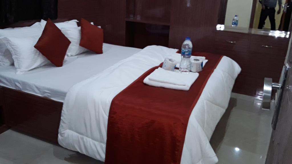 Oyo 66643 Khan Guest House Колката Екстериор снимка